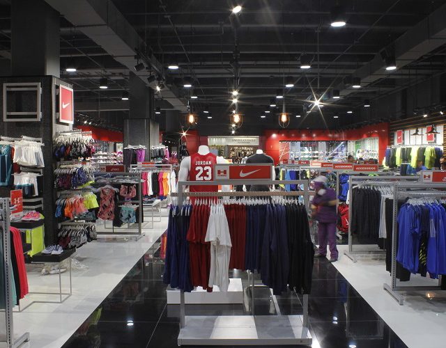 http://en.do-design.co/wp-content/uploads/2016/09/sportline-centro-comercial-fontanar-1-640x500.jpg