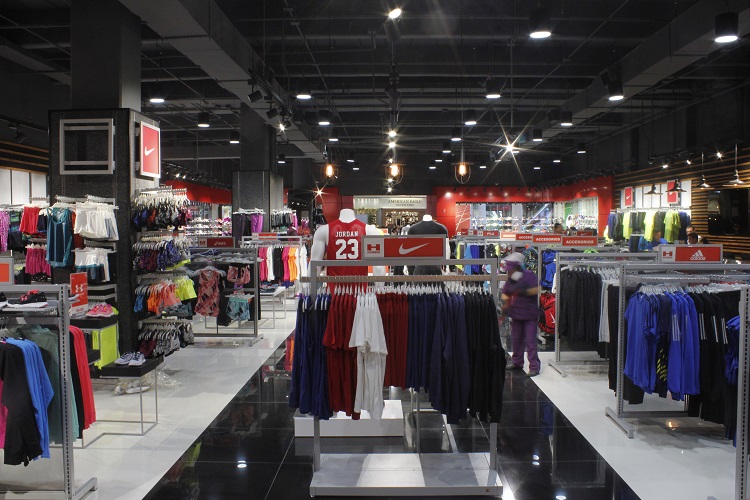 http://en.do-design.co/wp-content/uploads/2016/09/sportline-centro-comercial-fontanar-1.jpg